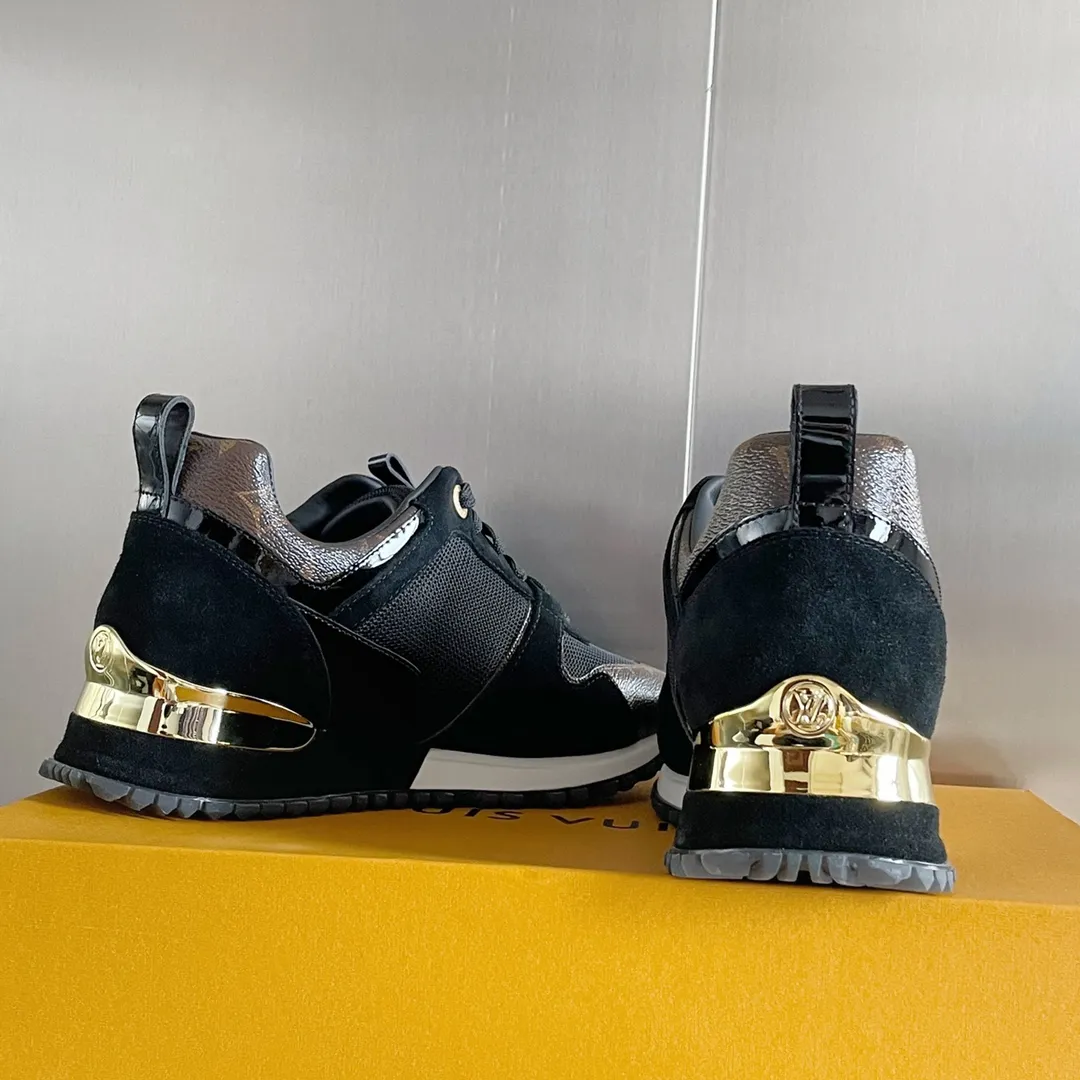 p640💕💕 LV Donkey Brand L Home Classic Series Run Away Casual Sports Shoes Original purchased, developed and manufactured. This Run Away sneaker is made of cow leather with classic Monogram canvas trim, and is decorated with a large LV Circle logo on one side. The technical outsole adopts an invisible heightening design, which is unique and equipped with eye-catching metal cushioning pads. Exquisite packaging at the delivery counter 🛍📦 ▪️ Fabric: Original customized first-layer cowhide + technical mesh ▪️ Inner lining: Imported breathable mesh ▪️ Sole: Original molded ultra-light foam + TPU material ▪️ Sole thickness: 3CM [increased by 6CM ▪️ Size: Women's 35-40🉑️Order 41/42 ▪️ Size: Men's 39-45